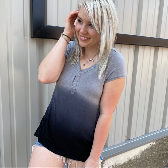 Cloud Chaser Ombré Basic Tee - Picture 5 of 6